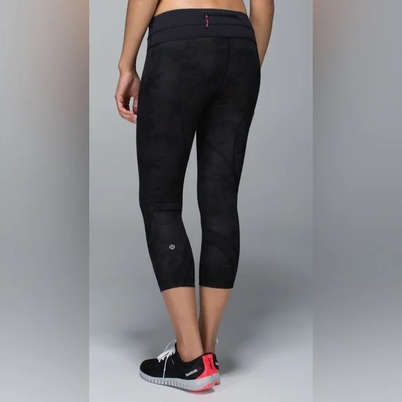 Lululemon Run: Inspire Crop II *All Luxtreme Savasana Camo 20cm Black Sz 6! - Picture 2 of 11